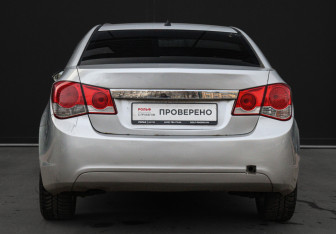 Подержанный автомобиль Chevrolet Cruze Sedan 2011 года (6 фото)