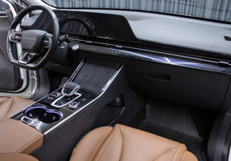 Подержанный автомобиль Omoda C5 2023 года (11 фото)