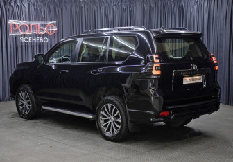 Подержанный автомобиль Toyota Land Cruiser Prado 2023 года (7 фото)