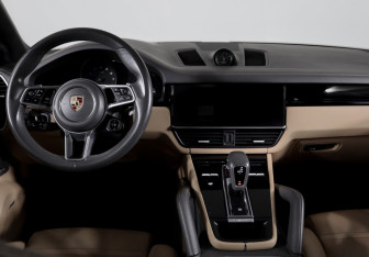 Подержанный автомобиль Porsche Cayenne 2019 года (12 фото)