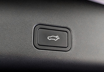 Подержанный автомобиль Geely Monjaro 2023 года (26 фото)