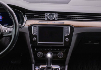 Подержанный автомобиль Volkswagen Passat Wagon 2017 года (14 фото)