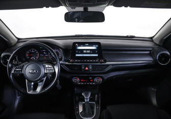 Подержанный автомобиль Kia Cerato Sedan 2021 года (17 фото)
