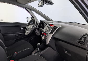 Подержанный автомобиль Kia Venga 2013 года (13 фото)