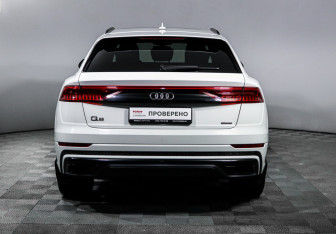 Подержанный автомобиль Audi Q8 2019 года (6 фото)