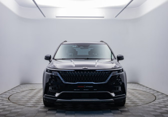 Подержанный автомобиль Kia Carnival 2020 года (2 фото)