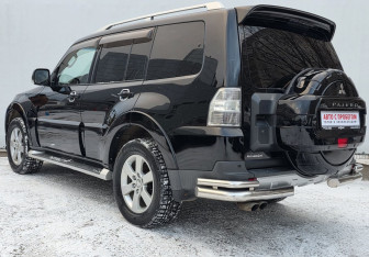 Подержанный автомобиль Mitsubishi Pajero 2008 года (7 фото)