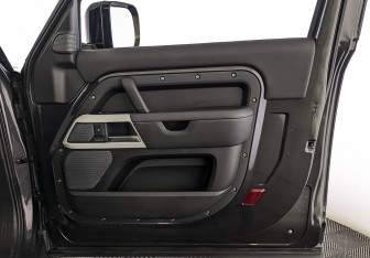 Подержанный автомобиль Land Rover Defender Suv 2021 года (25 фото)