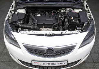 Подержанный автомобиль Opel Astra Hatchback 2011 года (9 фото)