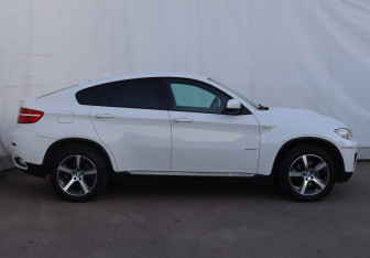 Подержанный автомобиль BMW X6 2013 года (7 фото)