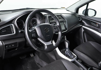 Подержанный автомобиль Suzuki SX4 Hatchback 2018 года (11 фото)