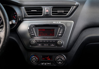 Подержанный автомобиль Kia Rio Sedan 2012 года (12 фото)
