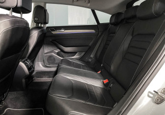 Подержанный автомобиль Volkswagen Arteon 2020 года (10 фото)