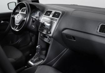 Подержанный автомобиль Volkswagen Polo Sedan 2015 года (9 фото)