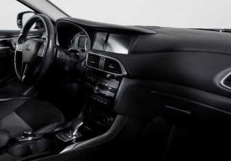 Подержанный автомобиль Infiniti QX30 2017 года (9 фото)