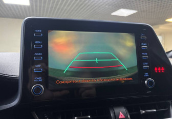 Подержанный автомобиль Toyota C-HR 2021 года (16 фото)