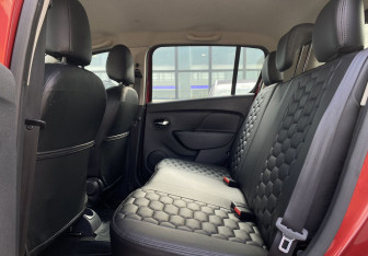 Подержанный автомобиль Renault Sandero 2018 года (12 фото)