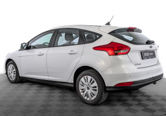 Подержанный автомобиль Ford Focus Hatchback 2018 года (7 фото)