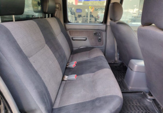 Подержанный автомобиль Nissan NP300 2010 года (11 фото)