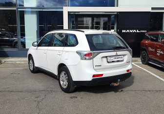 Подержанный автомобиль Mitsubishi Outlander 2012 года (7 фото)