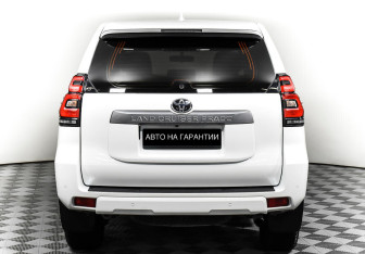 Подержанный автомобиль Toyota Land Cruiser Prado 2019 года (6 фото)