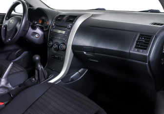 Подержанный автомобиль Toyota Corolla Sedan 2008 года (10 фото)