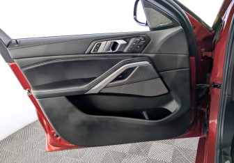 Подержанный автомобиль BMW X6 2020 года (19 фото)