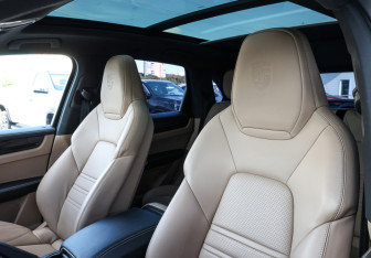 Подержанный автомобиль Porsche Cayenne 2021 года (25 фото)