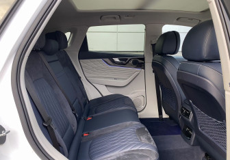 Подержанный автомобиль Hongqi HS5 2023 года (30 фото)