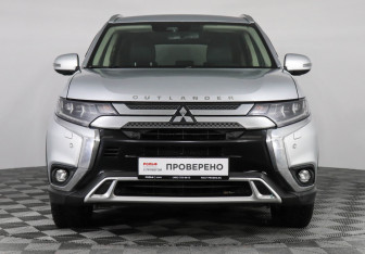 Подержанный автомобиль Mitsubishi Outlander 2019 года (2 фото)