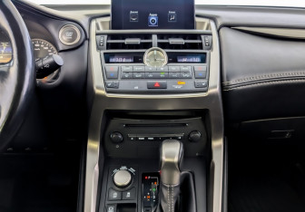 Подержанный автомобиль Lexus NX 2016 года (15 фото)