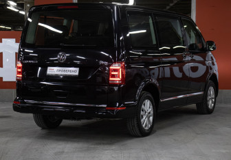 Подержанный автомобиль Volkswagen Caravelle 2017 года (5 фото)