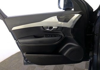 Подержанный автомобиль Volvo XC90 2019 года (22 фото)