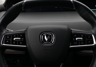 Подержанный автомобиль Changan UNI-K 2023 года (16 фото)