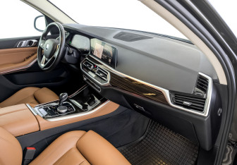 Подержанный автомобиль BMW X5 2020 года (11 фото)