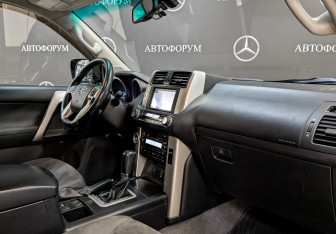 Подержанный автомобиль Toyota Land Cruiser Prado 2011 года (13 фото)