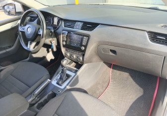 Подержанный автомобиль Skoda Octavia Liftback 2016 года (11 фото)