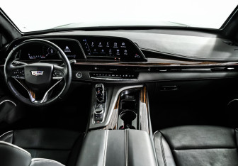 Подержанный автомобиль Cadillac Escalade Suv 2022 года (10 фото)
