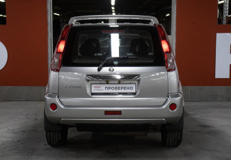 Подержанный автомобиль Nissan X-Trail 2005 года (6 фото)