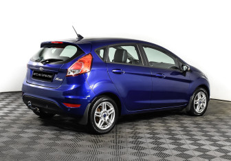 Подержанный автомобиль Ford Fiesta Hatchback 2017 года (5 фото)