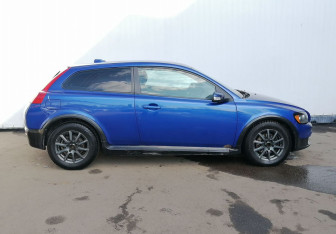 Подержанный автомобиль Volvo C30 2007 года (4 фото)