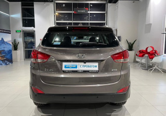 Подержанный автомобиль Hyundai ix35 2013 года (5 фото)