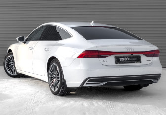 Подержанный автомобиль Audi A7 2022 года (7 фото)