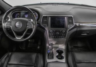 Подержанный автомобиль Jeep Grand Cherokee 2018 года (13 фото)