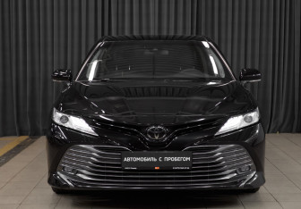 Подержанный автомобиль Toyota Camry Sedan 2019 года (2 фото)