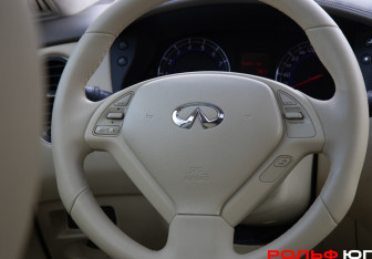 Подержанный автомобиль Infiniti EX 2008 года (12 фото)