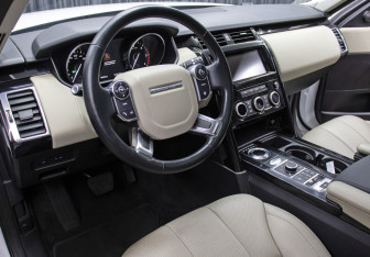Подержанный автомобиль Land Rover Discovery 2018 года (18 фото)