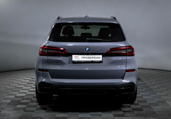 Подержанный автомобиль BMW X5 2018 года (6 фото)