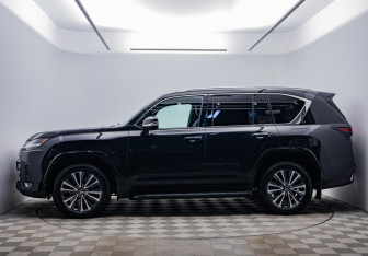 Подержанный автомобиль Lexus LX 2022 года (8 фото)