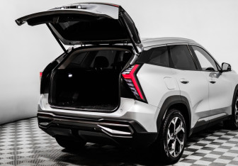 Подержанный автомобиль Geely Atlas 2024 года (17 фото)